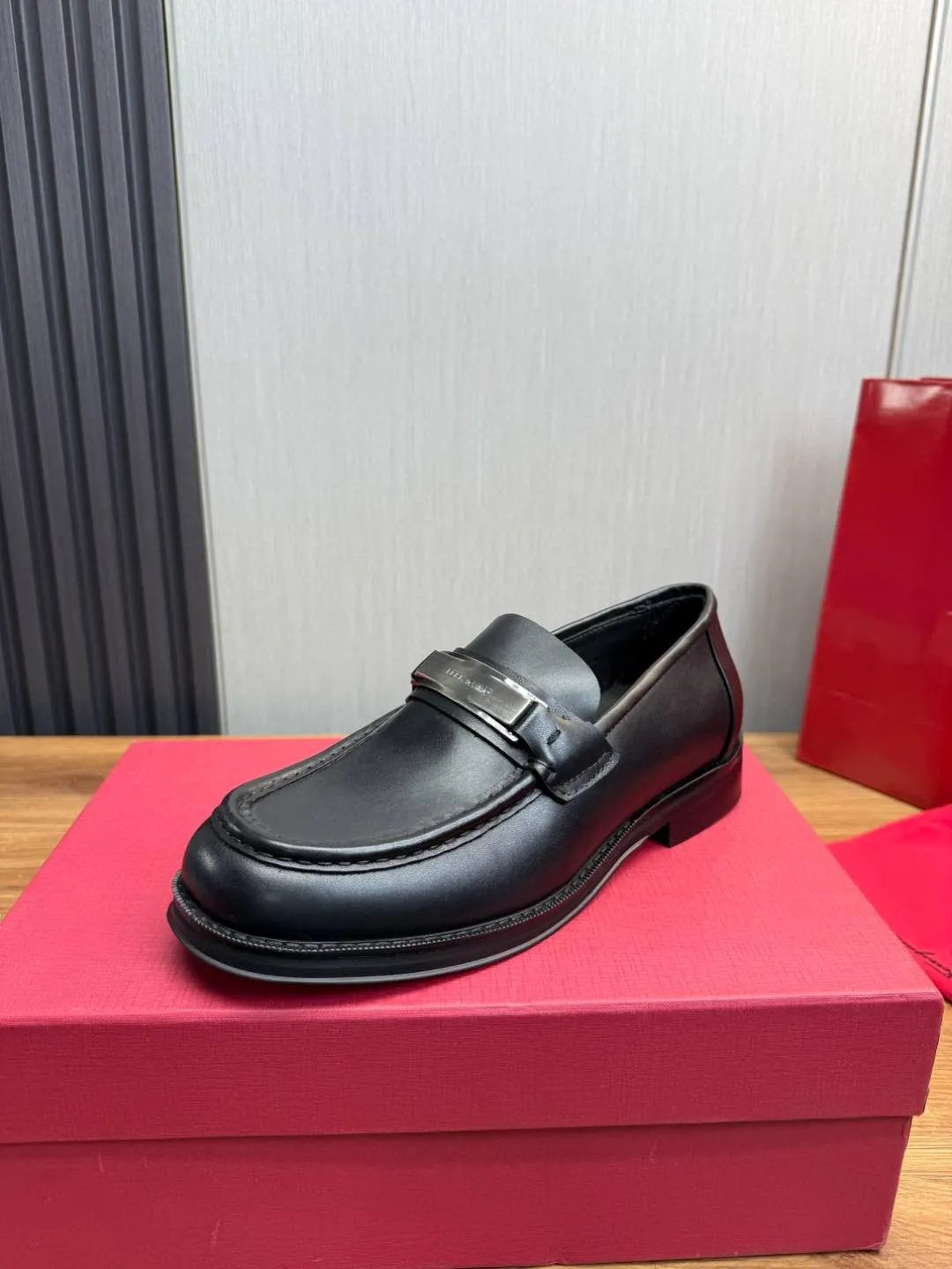 Men's shoes 💰880💰 Ferragamo. [Ferragamo] men's thick-soled loafers, the latest hot style, 1:1 original purchase quality, top quality, imported open-edge beaded cowhide leather on the upper, hand-made three-dimensional stitching highlights the round toe design, the inner foot pads are all imported cowhide, with original lightweight foam outsole, matching code 39-44, (38, 45 custom-made, non-refundable)